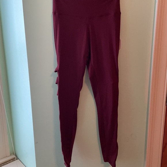 express one eleven Cut-Out Side Leggings - Picture 6 of 12